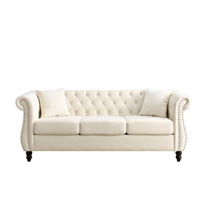 Canapé 3 places en velours beige avec accoudoirs enroulés, finition clous de tapissier, 2 coussins