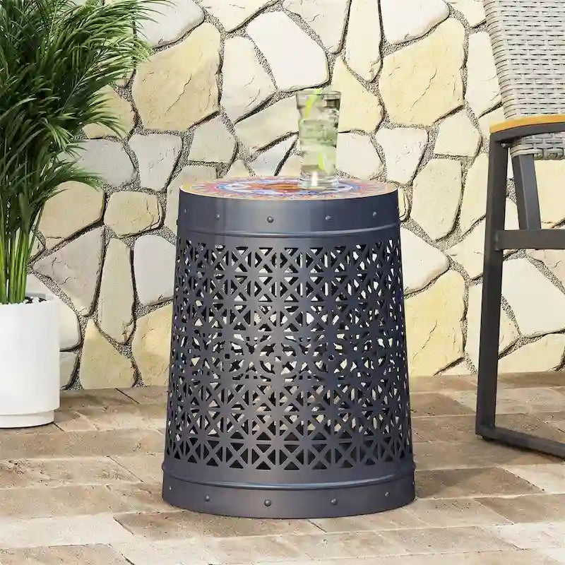 Table d'appoint en métal ajouré
